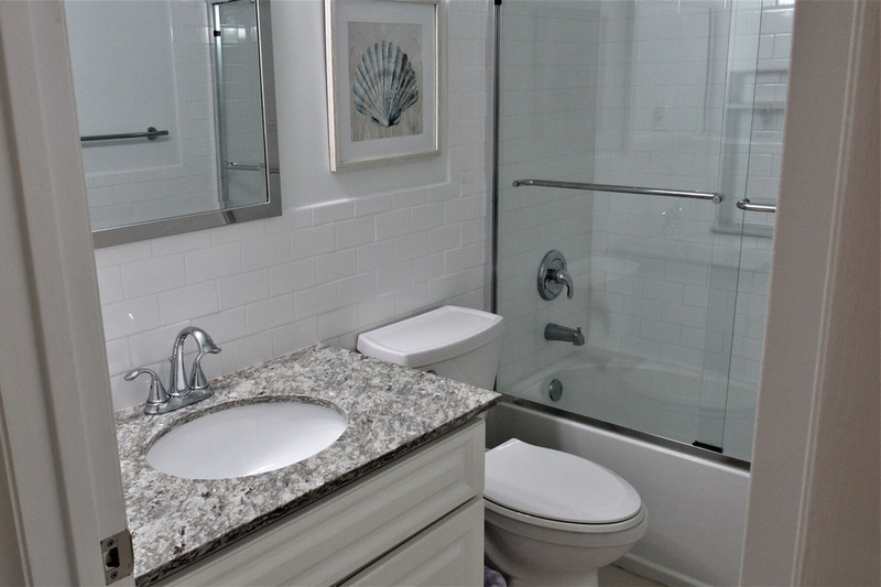 Newly renovated 2nd floor washroom with shower/tub