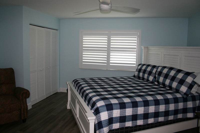 white and blue checkered master bed