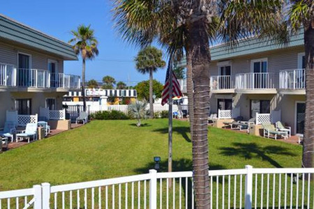 courtyard view from ocean looking towards A1A