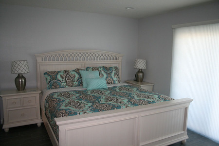 large king size bed with lamps on either side